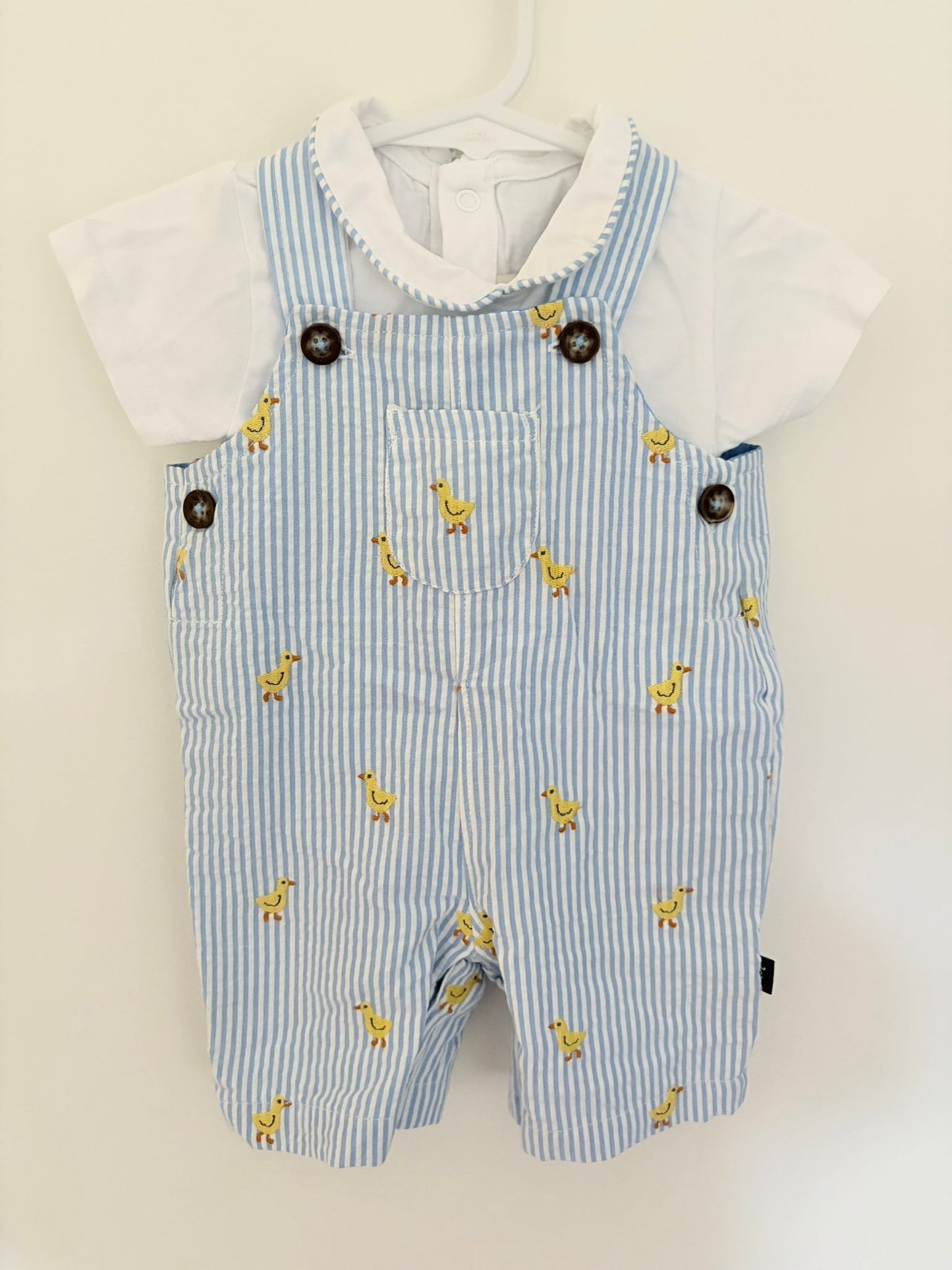 Size 00 JoJo maman Bebe overalls and short sleeve bodysuit set.