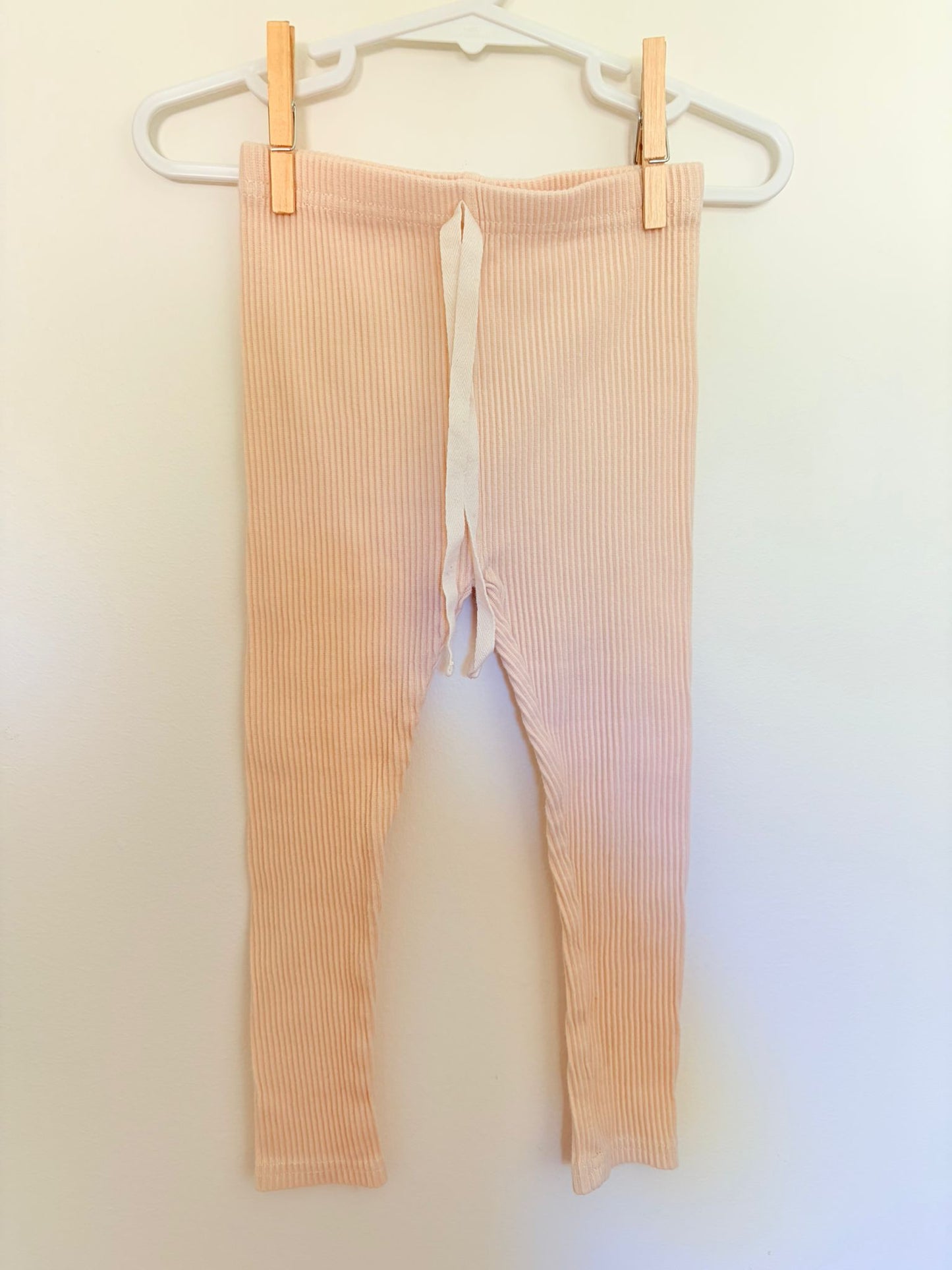 Size4 (Small) ALISE MAY Cream ribbed leggings.