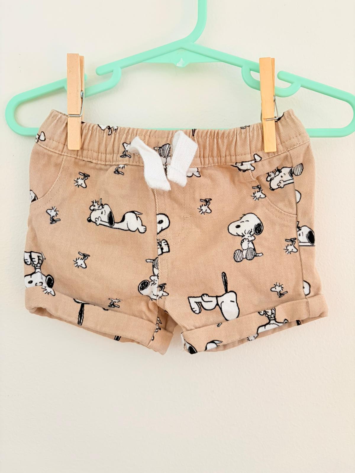 Size 000 Peanuts snoopy print khaki shorts.