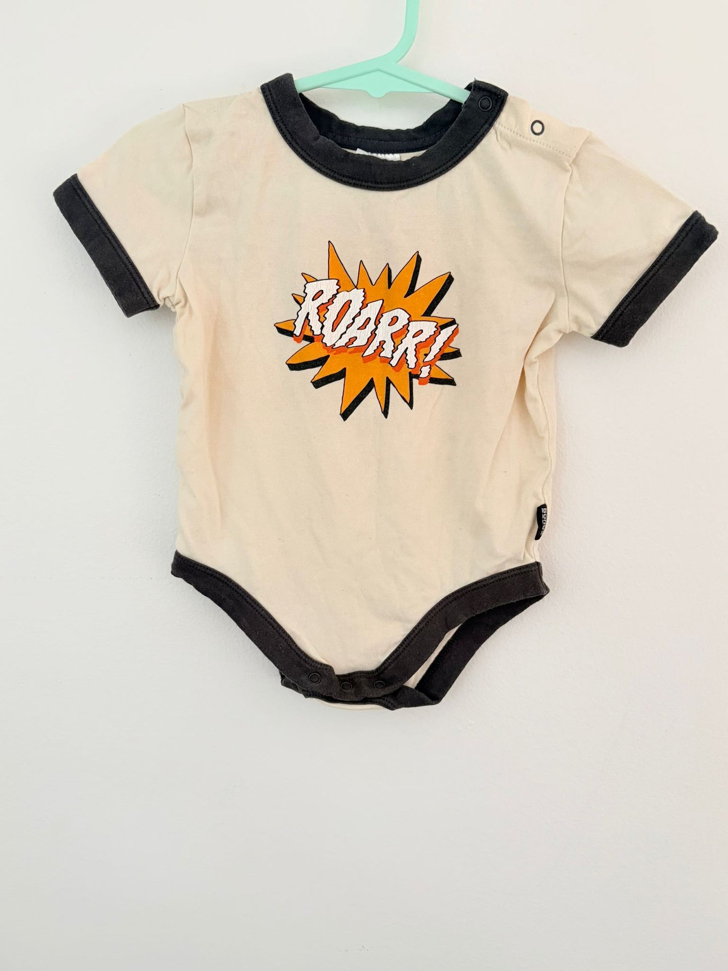 Size 00 Bonds “ROARR” print bodysuit.