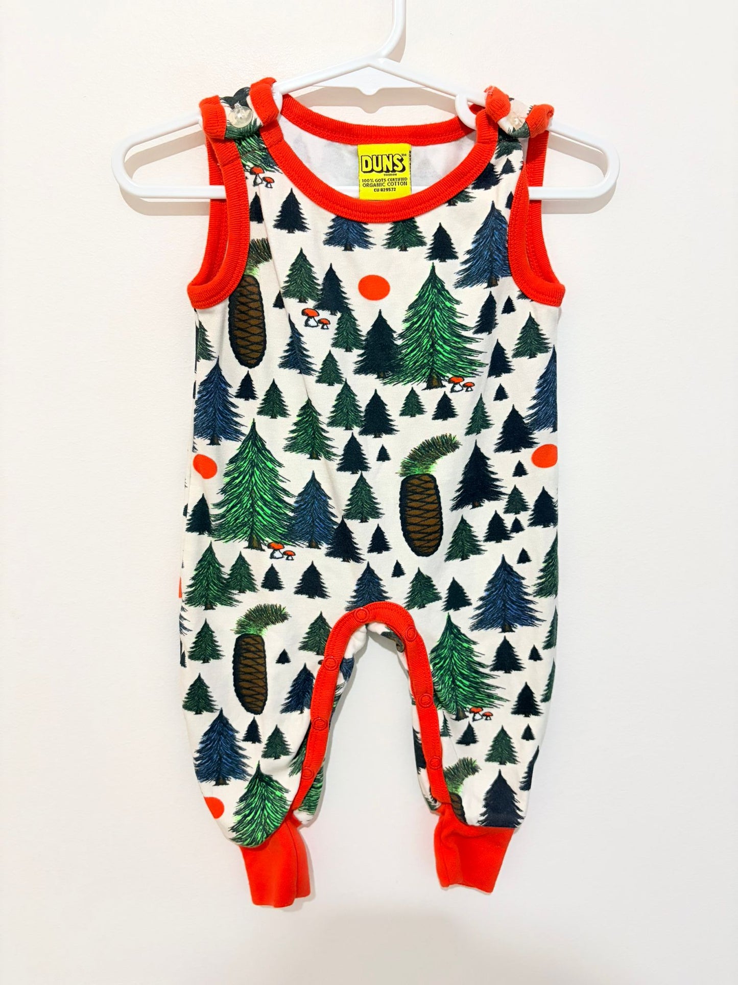 Size 000 Duns Sweeden cream woodland print.