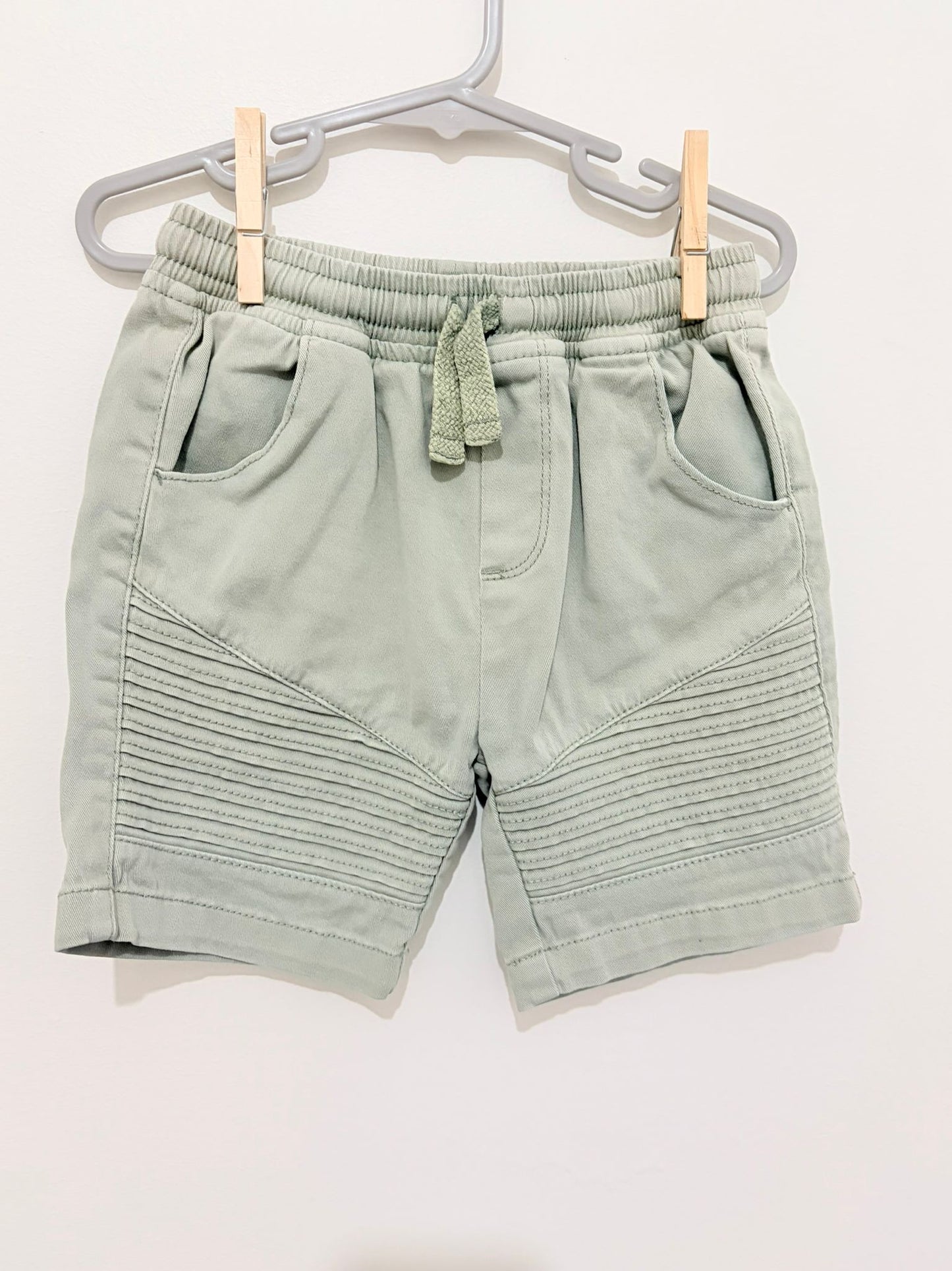 Size 2 Dymples olive green cargo shorts.