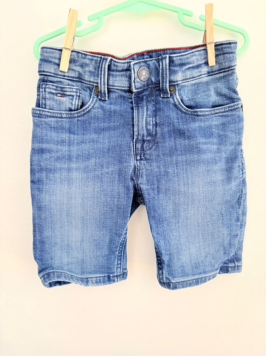 Size 3 Tommy Hilfiger denim shorts.