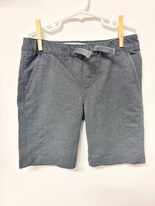 Size 7 Levi’s charcoal denim shorts.