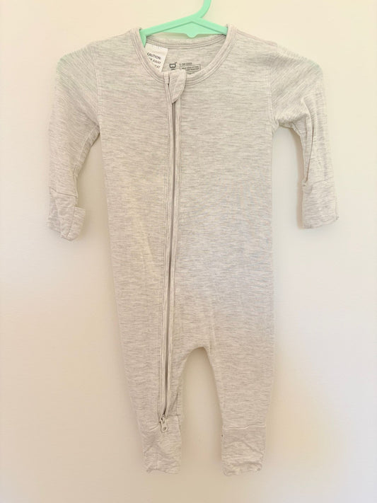 000 Boody plain grey onesie.