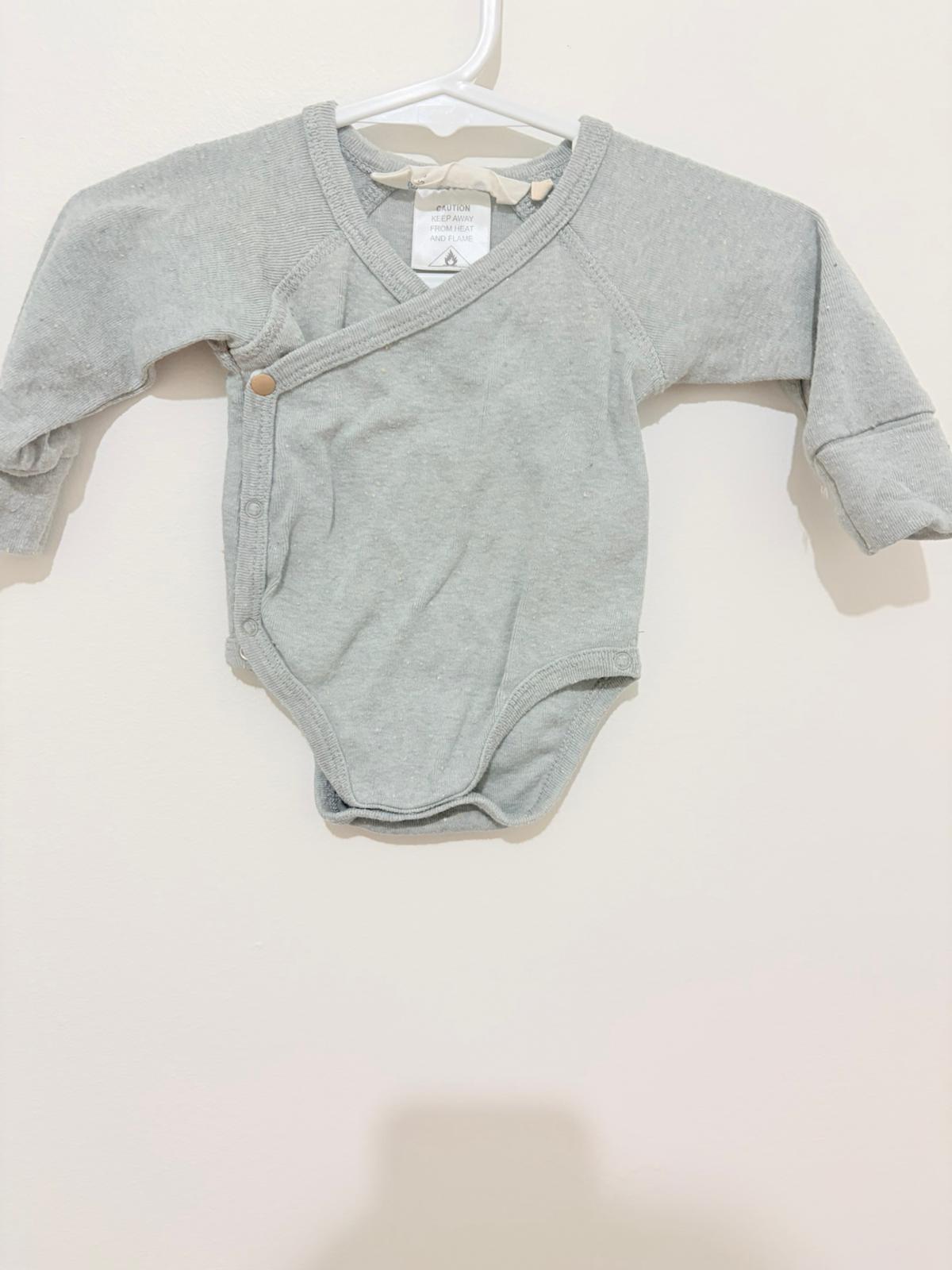 0000 Susukoshi long sleeve pastel green bodysuit.