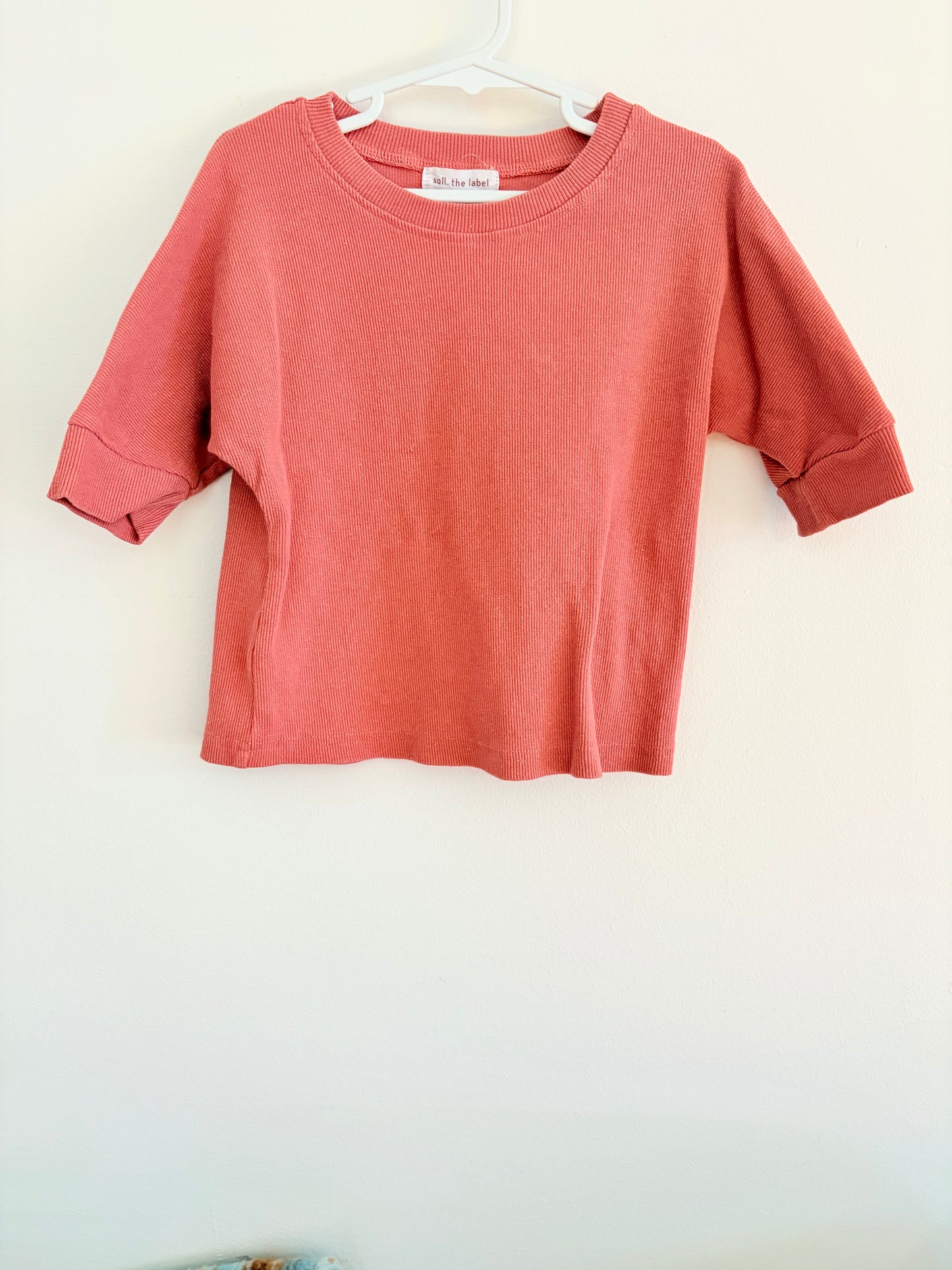 Size 4 Soll. the label dusty red ribbed top