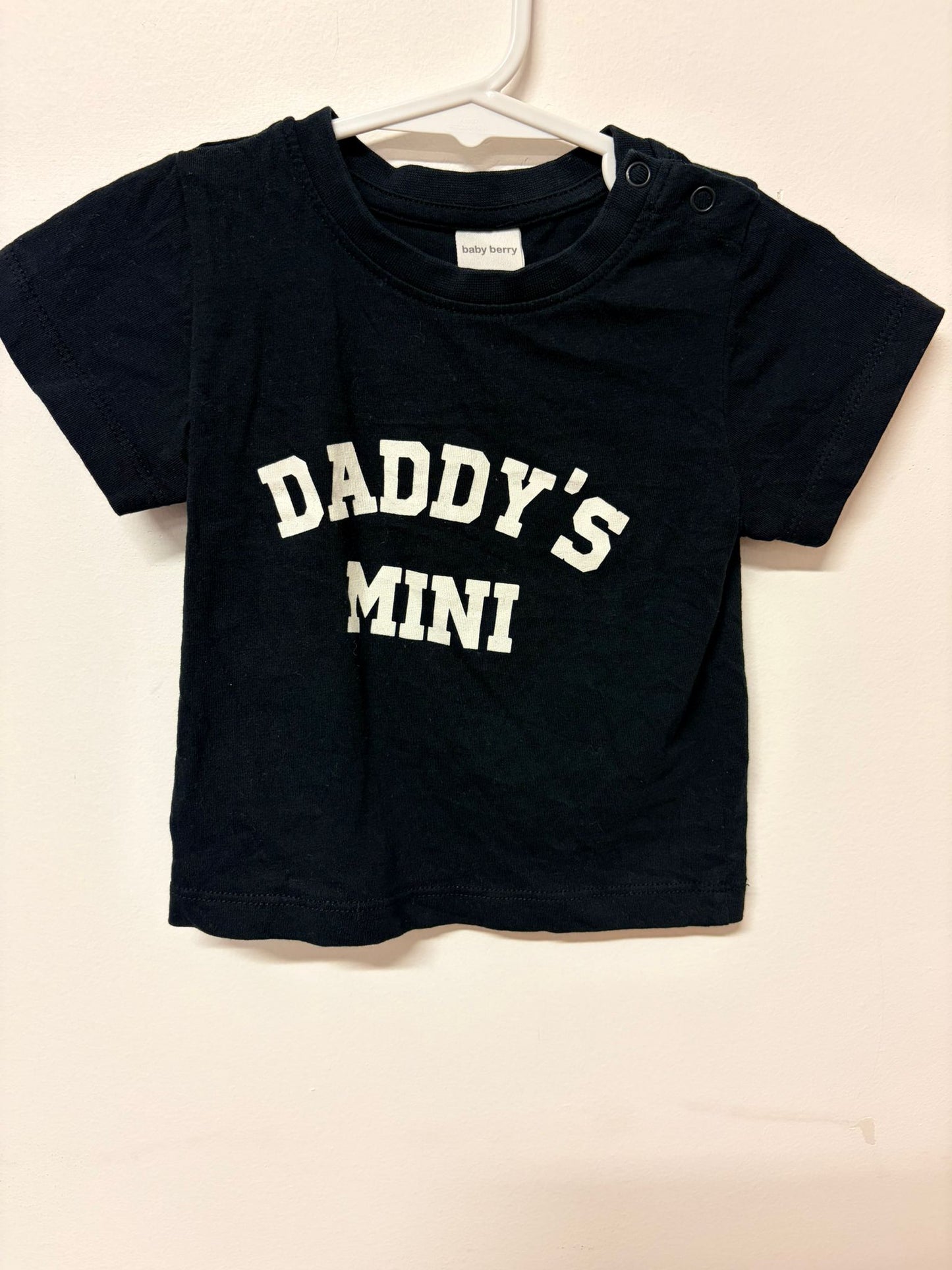 Size 0 Baby berry black daddy’s mini T-shirt.