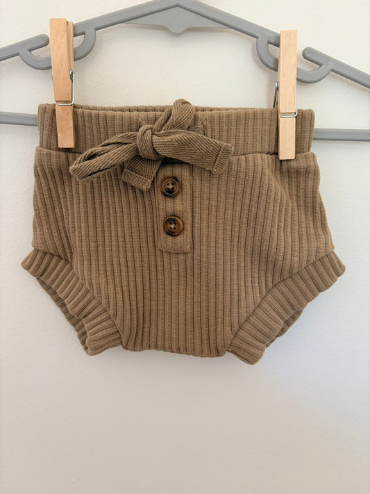 000 Jamie Kay ribbed khaki shorts.