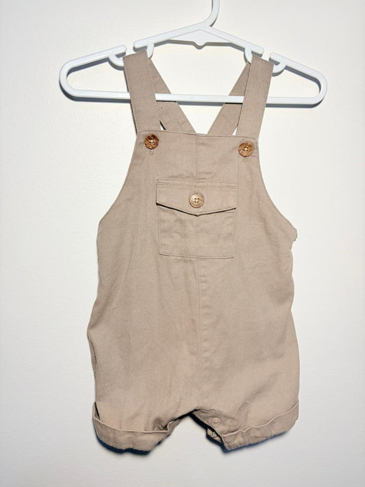 0 Baby baby khaki overall shorts.