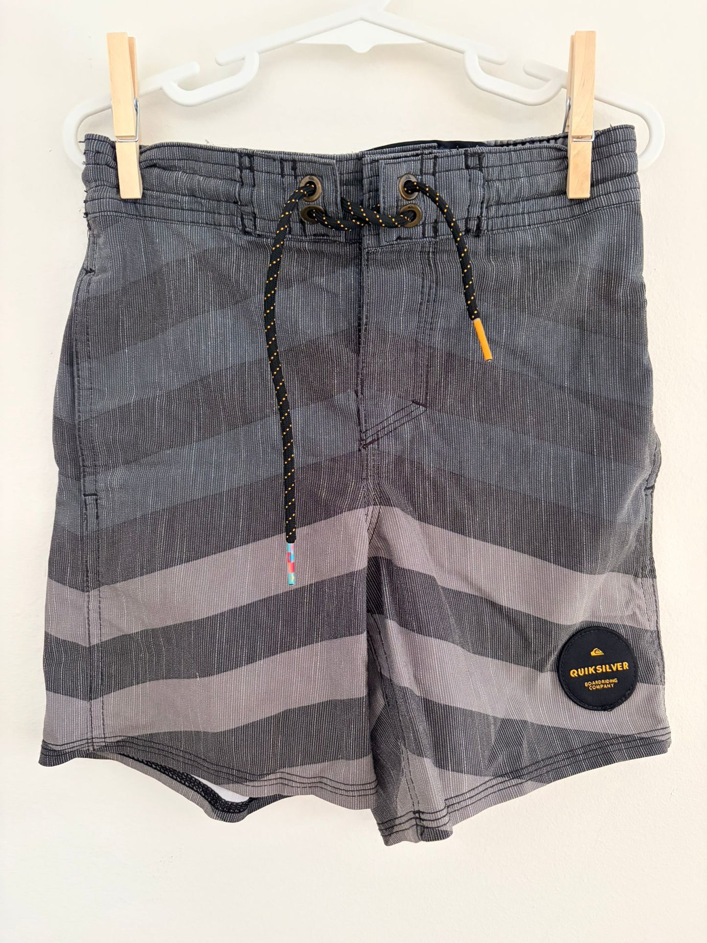 Size 6 Quicksilver two tone grey board shorts.