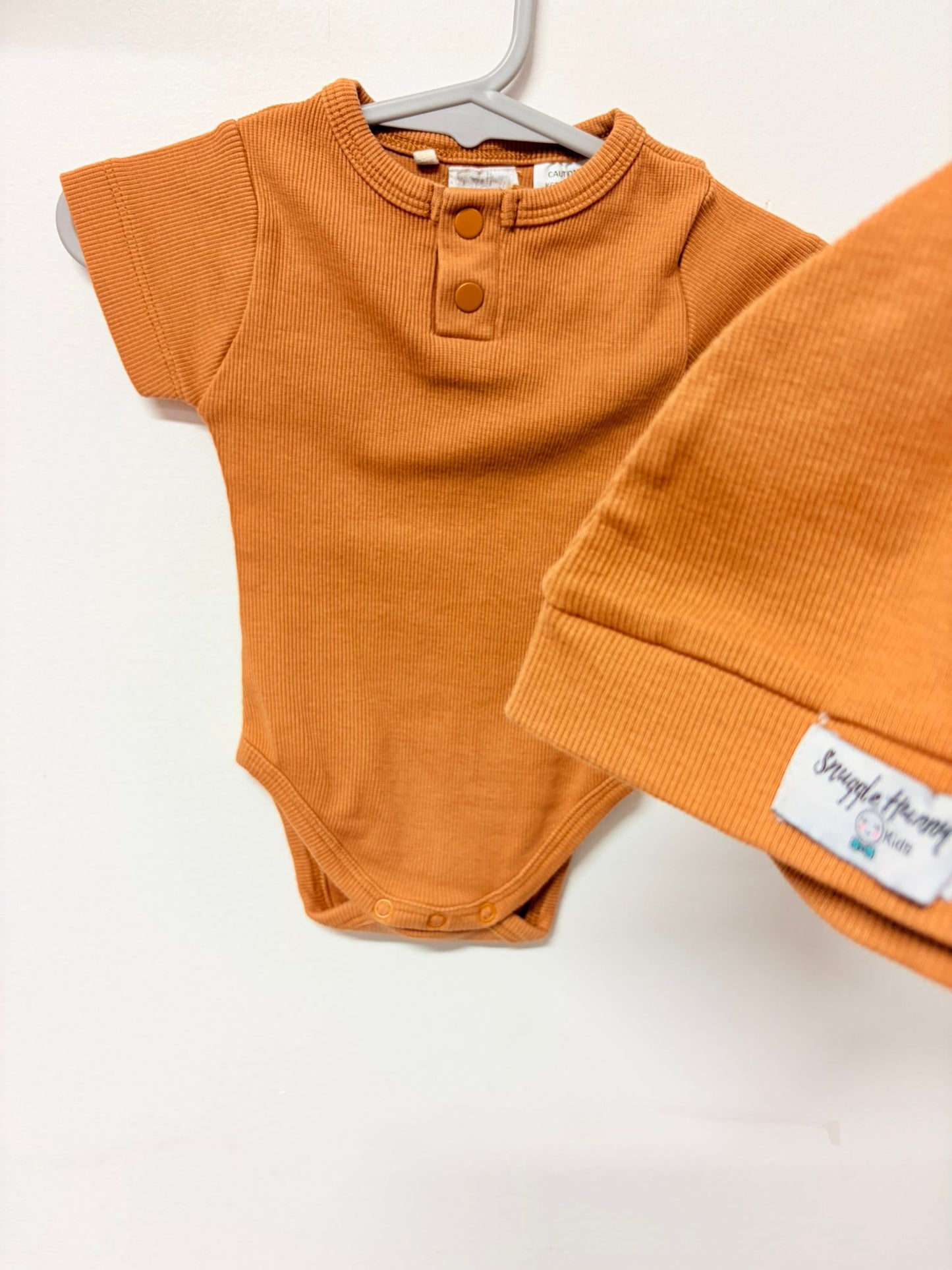 000 Snuggle hunny copper bodysuit & hat.