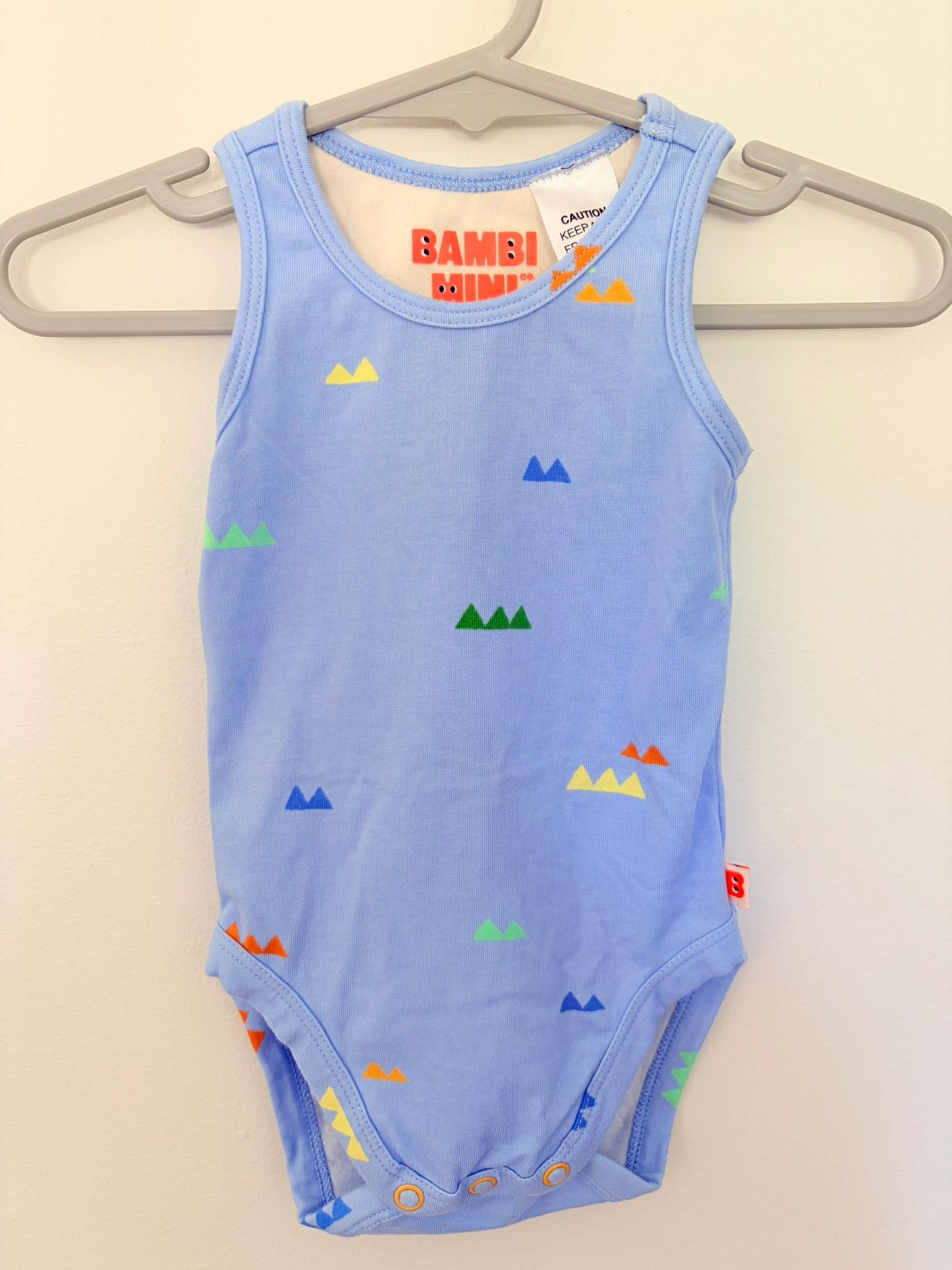 Size 000 Bambi min Co. Blue triangles.