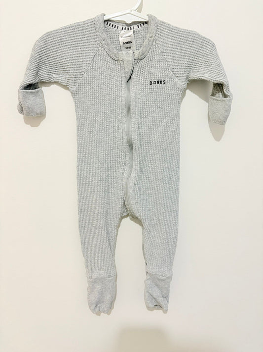Size 000 Bonds wondersuit grey waffle.