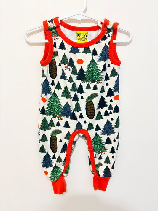 Size 000 Duns Sweeden cream woodland print.