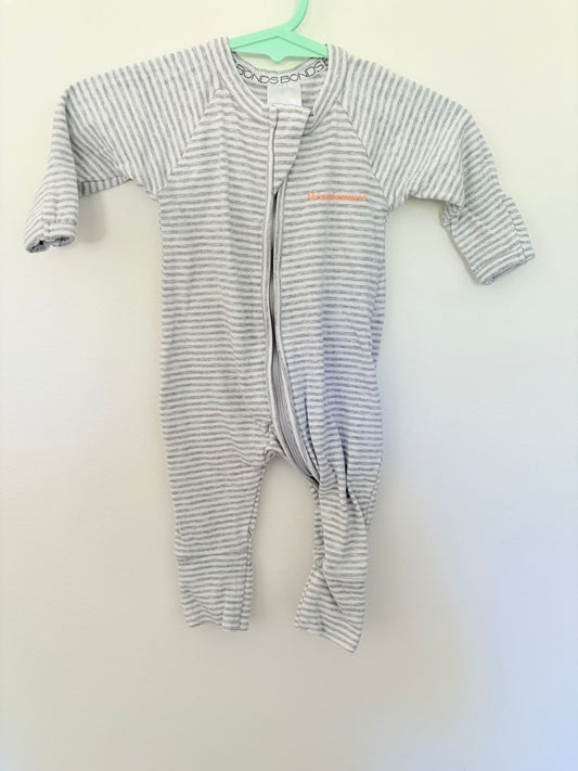 Newborn Bonds wondersuit grey/white stripes.