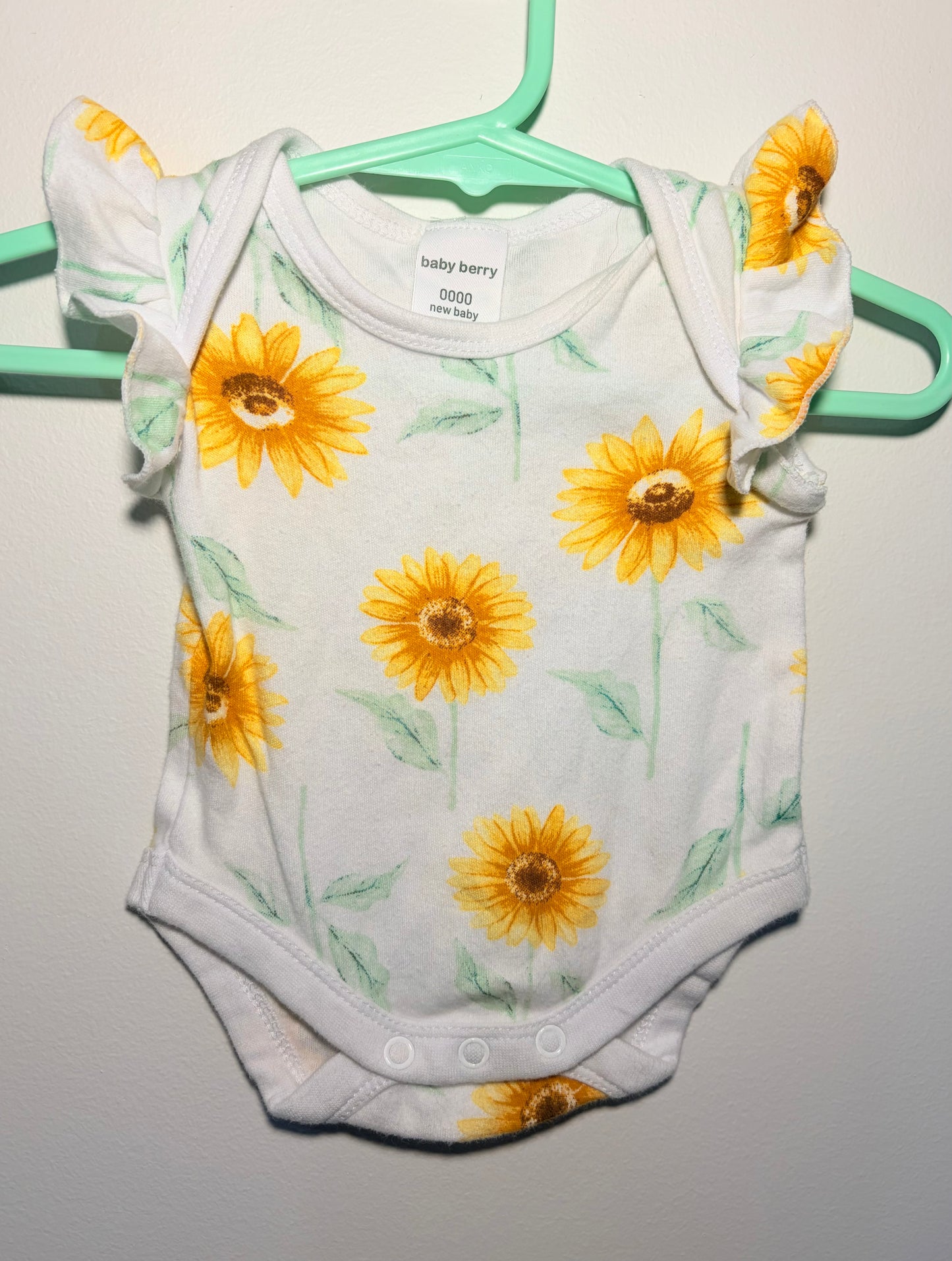 0000 baby berry yellow daisy bodysuit